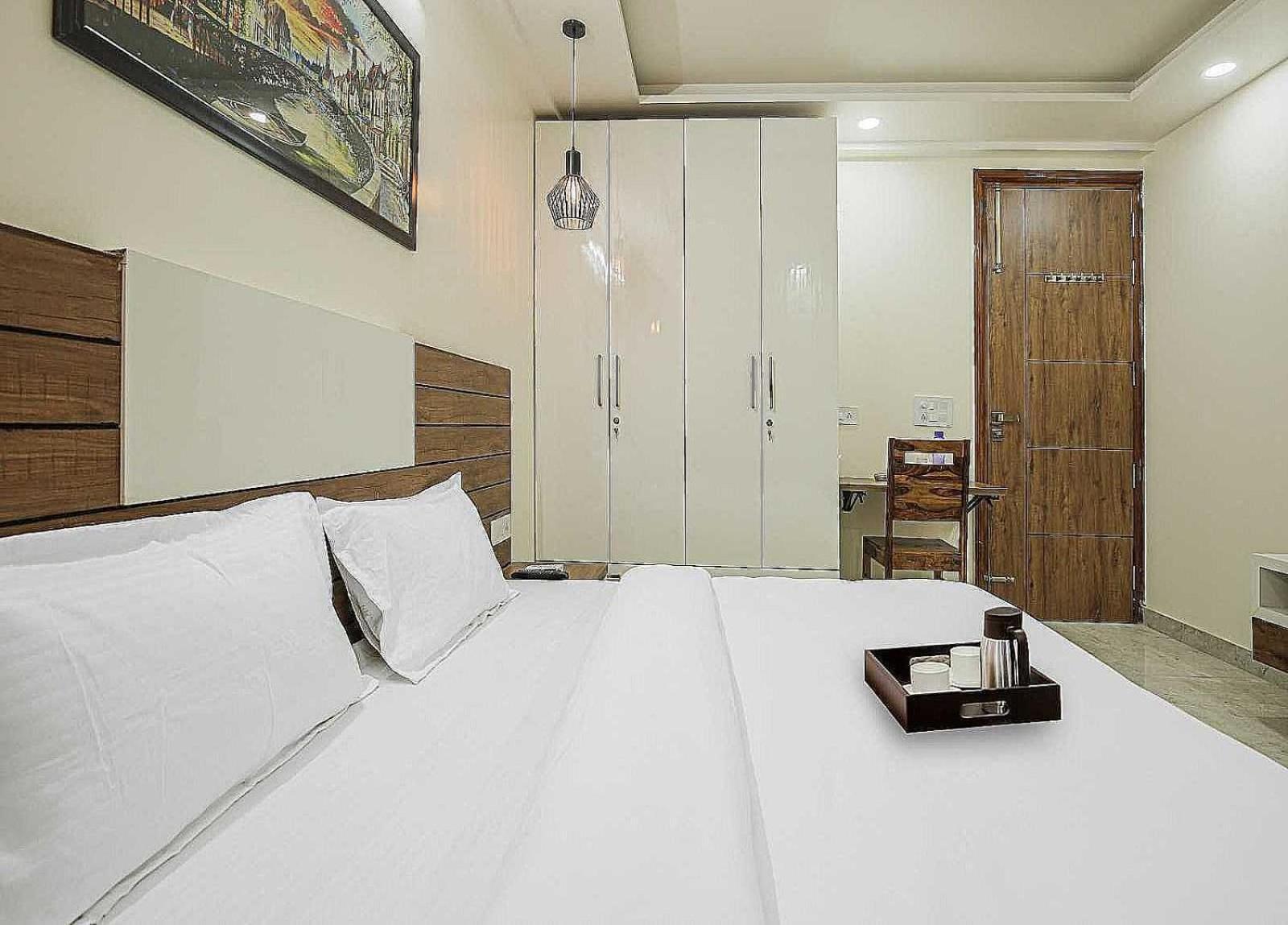 Hotel Maharaja Palace Гургаон Экстерьер фото