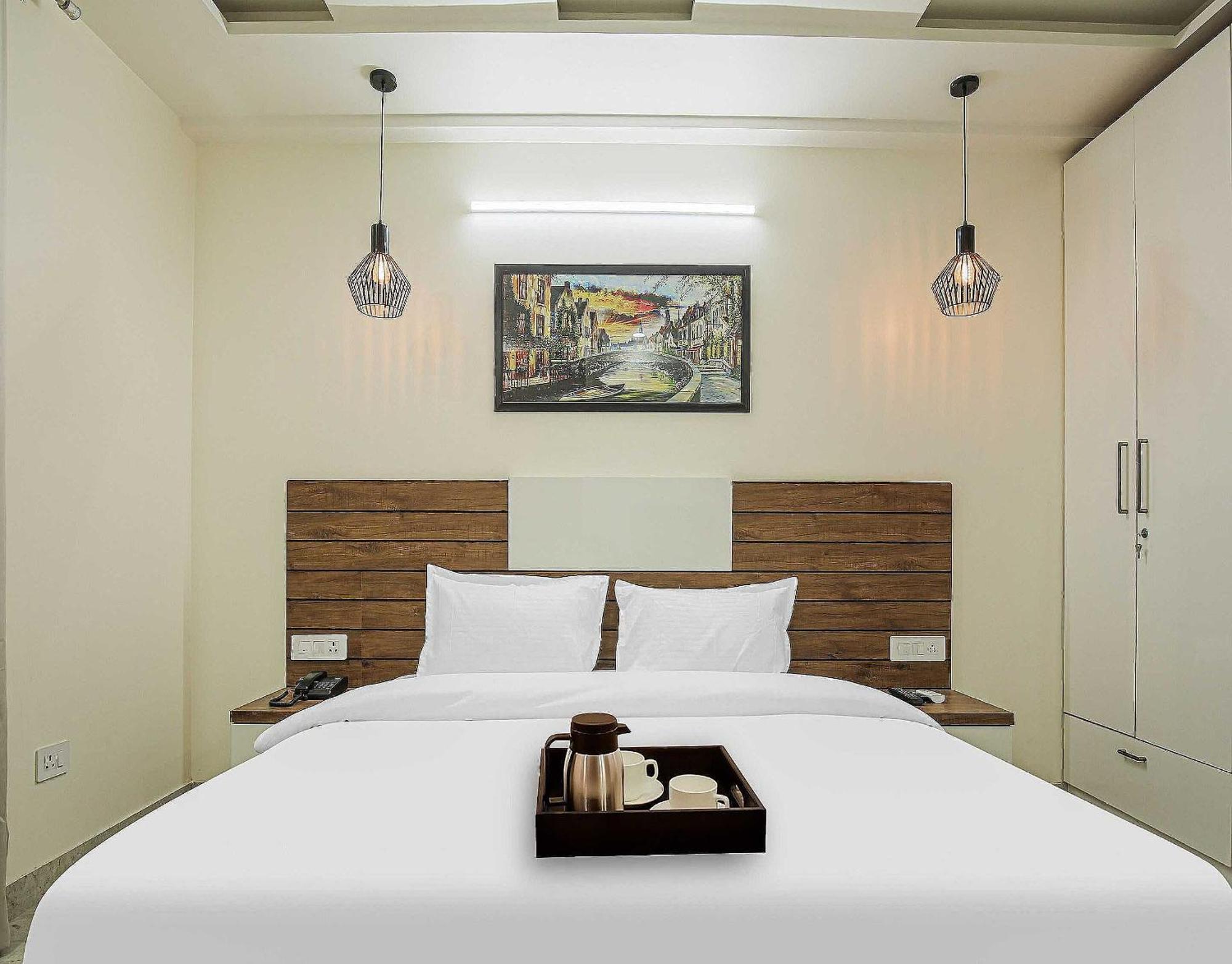 Hotel Maharaja Palace Гургаон Экстерьер фото