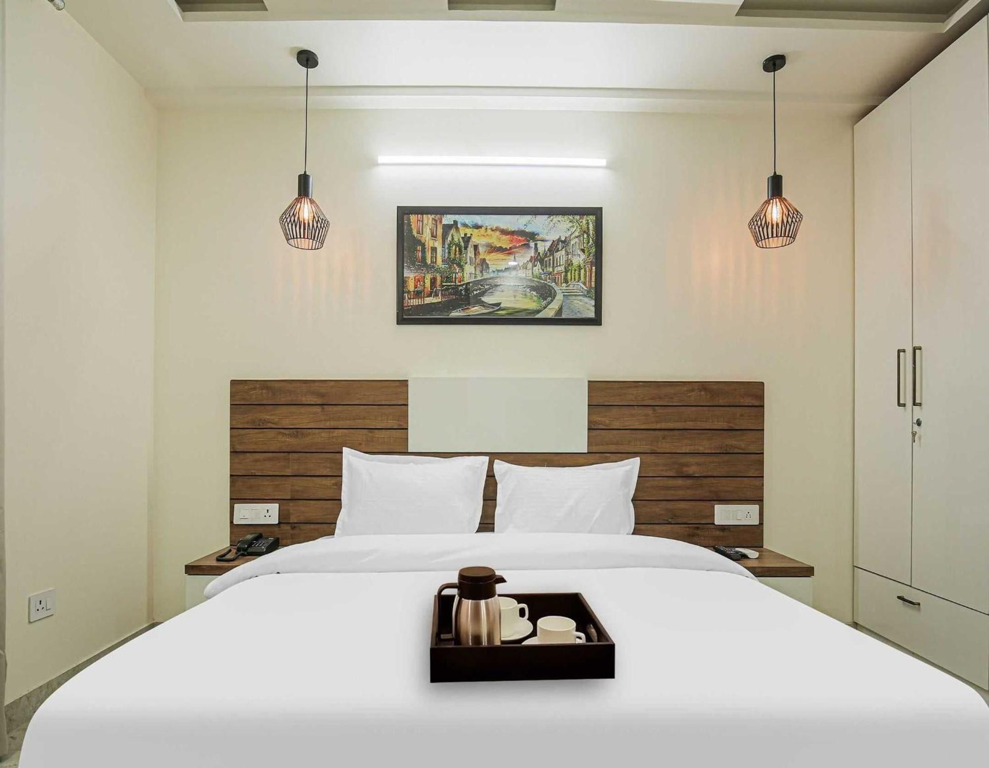 Hotel Maharaja Palace Гургаон Экстерьер фото