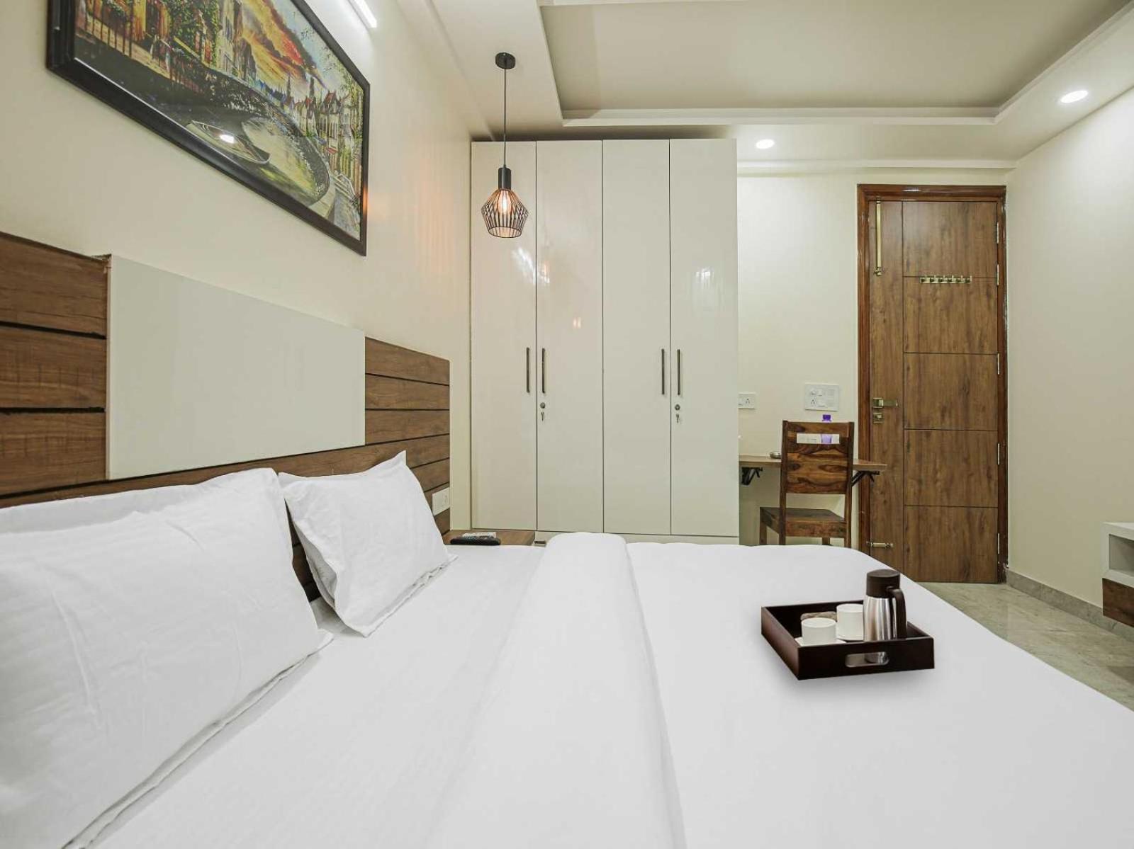 Hotel Maharaja Palace Гургаон Экстерьер фото