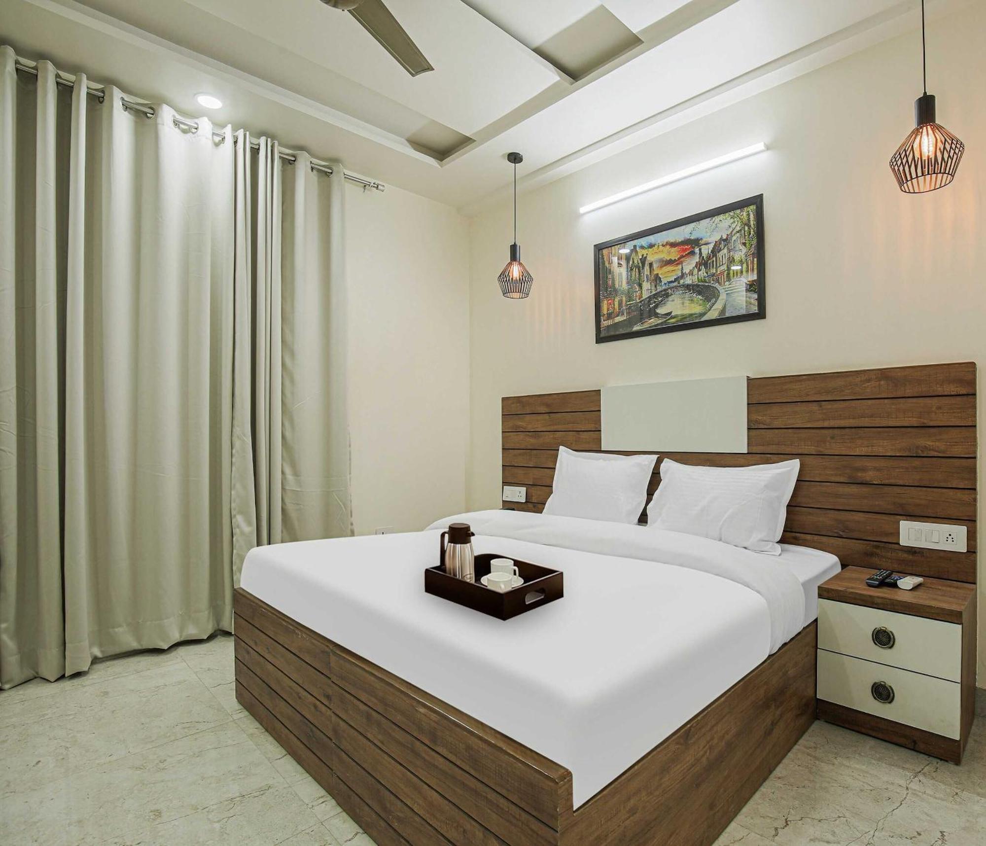 Hotel Maharaja Palace Гургаон Экстерьер фото