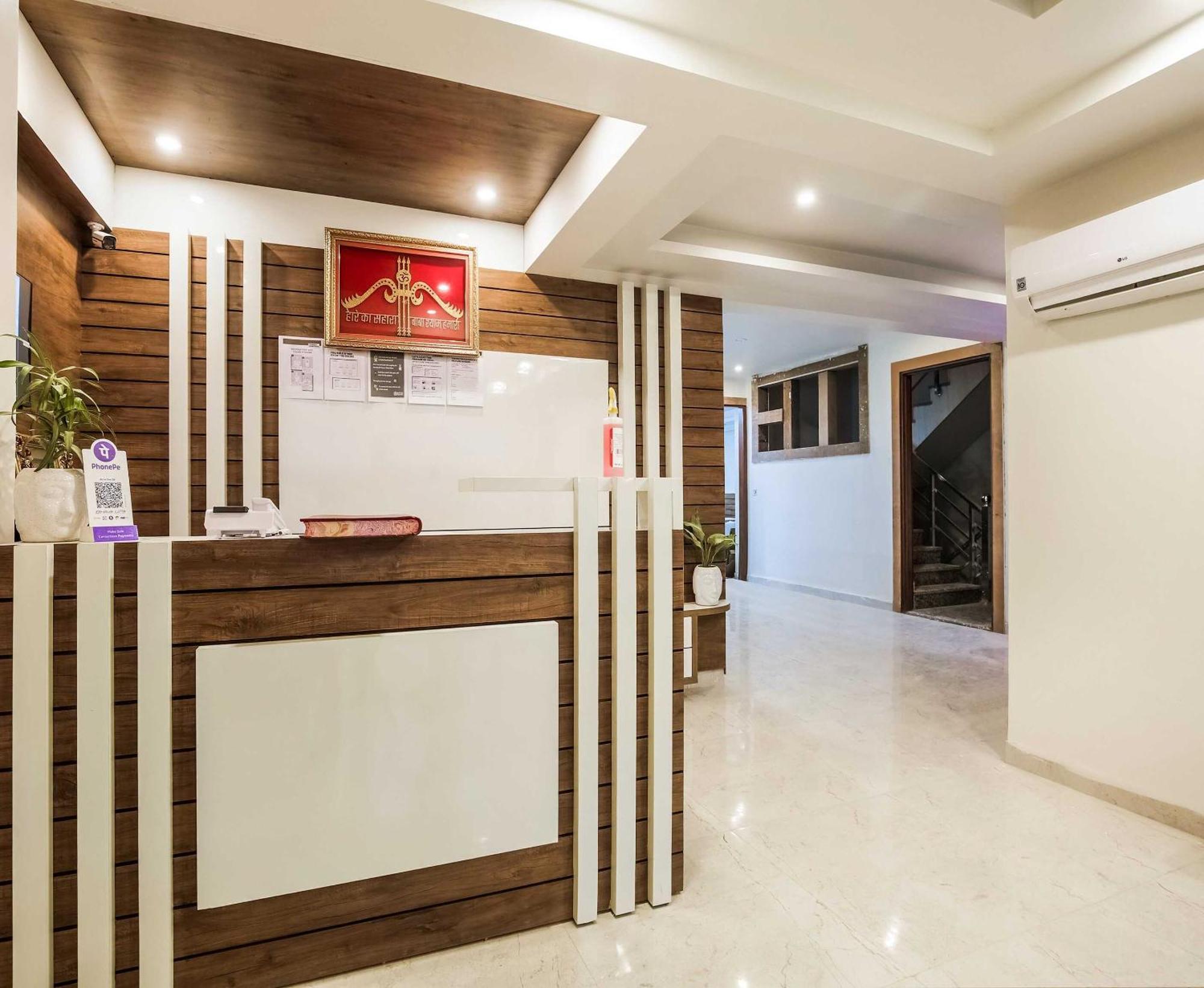 Hotel Maharaja Palace Гургаон Экстерьер фото